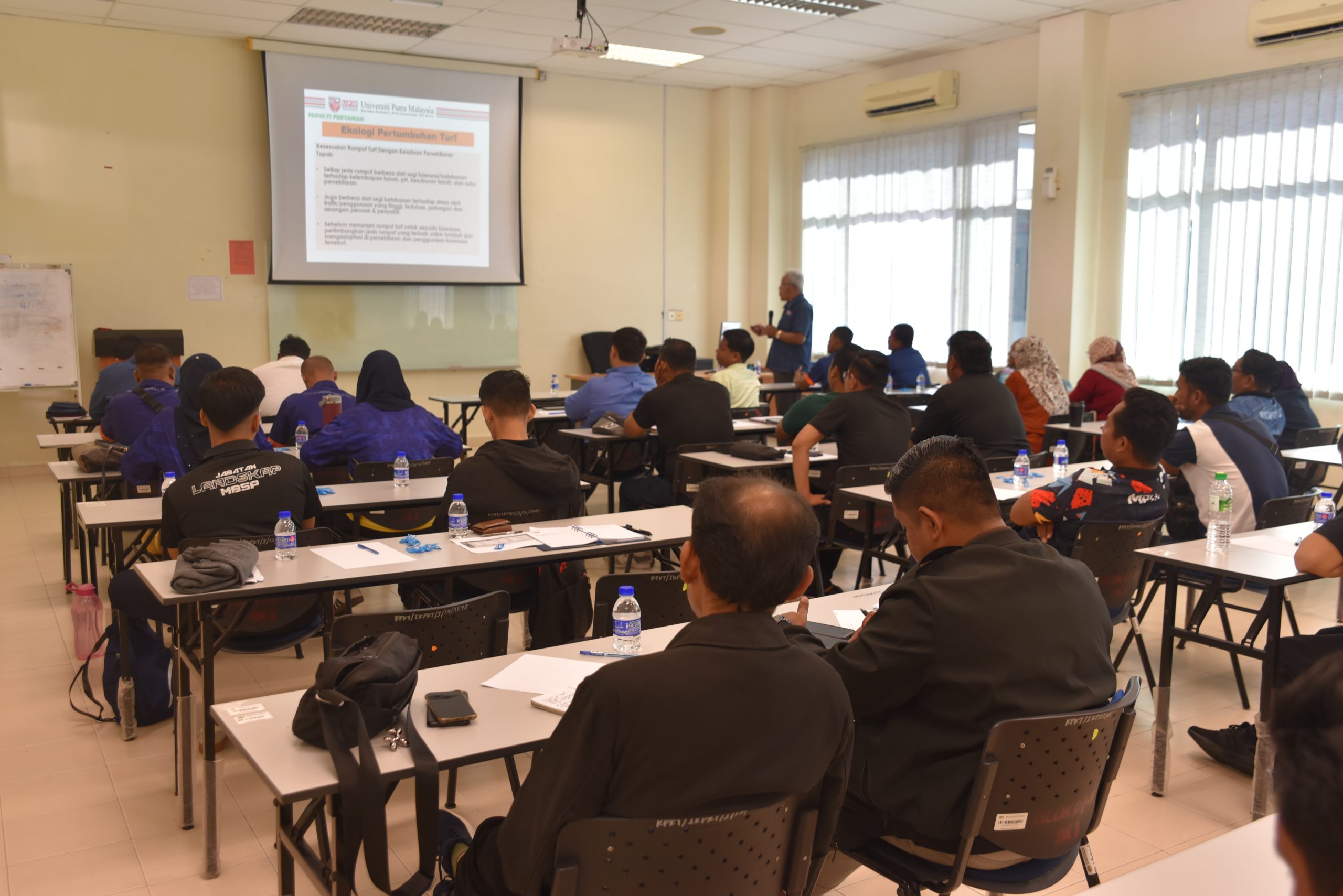 Suasana pembelajaran di universiti